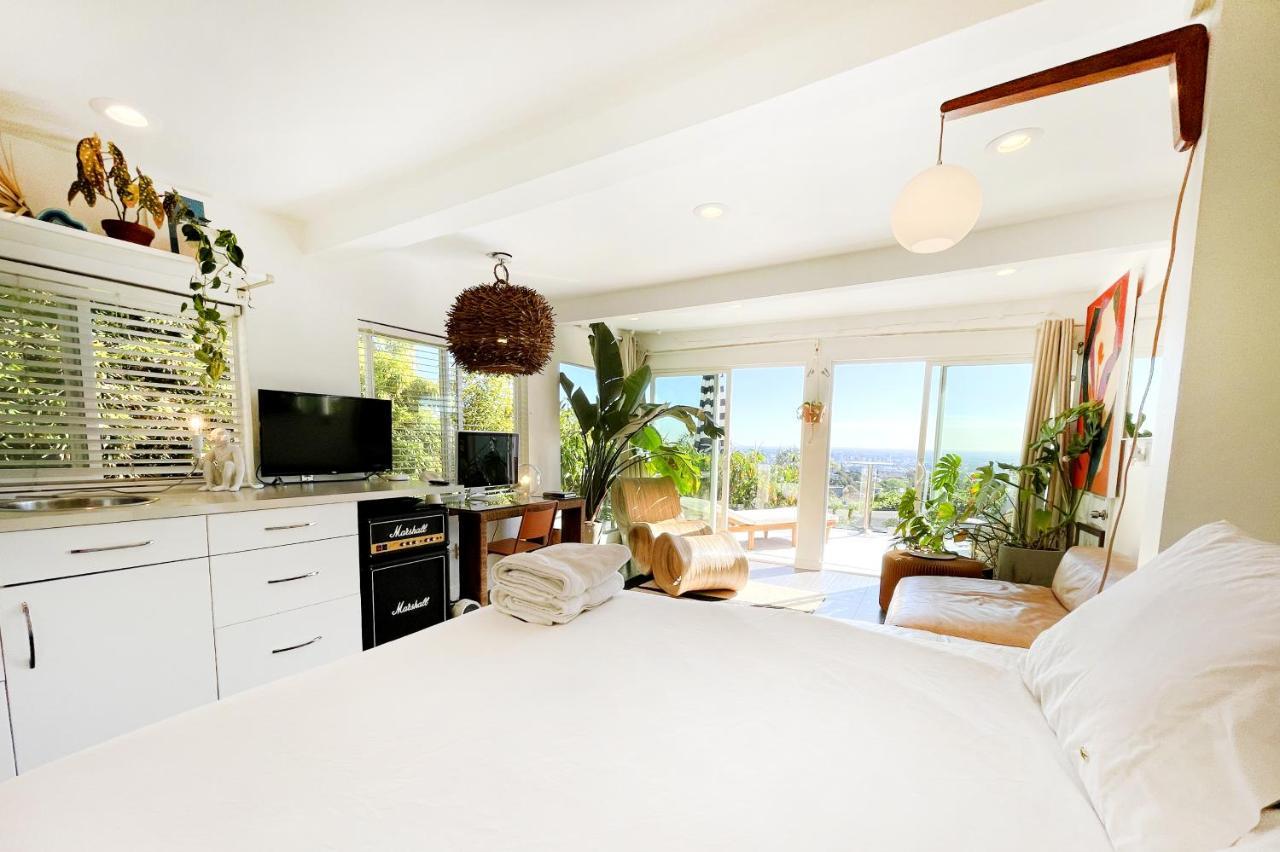 Отель Hollywood Hills 1940S Mansion Лос-Анджелес Экстерьер фото